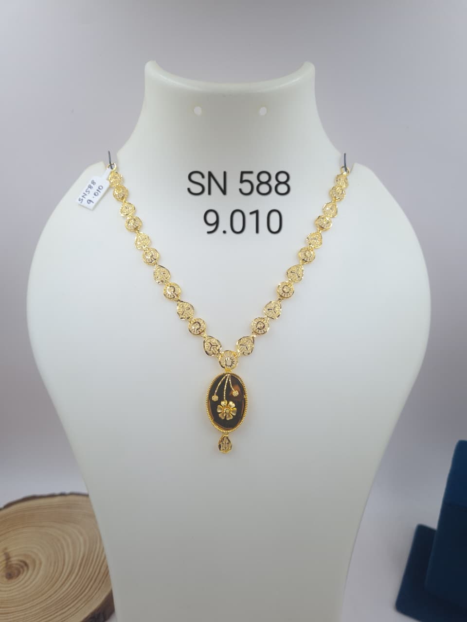 Floral Oval Pendant Gold Chain Necklace