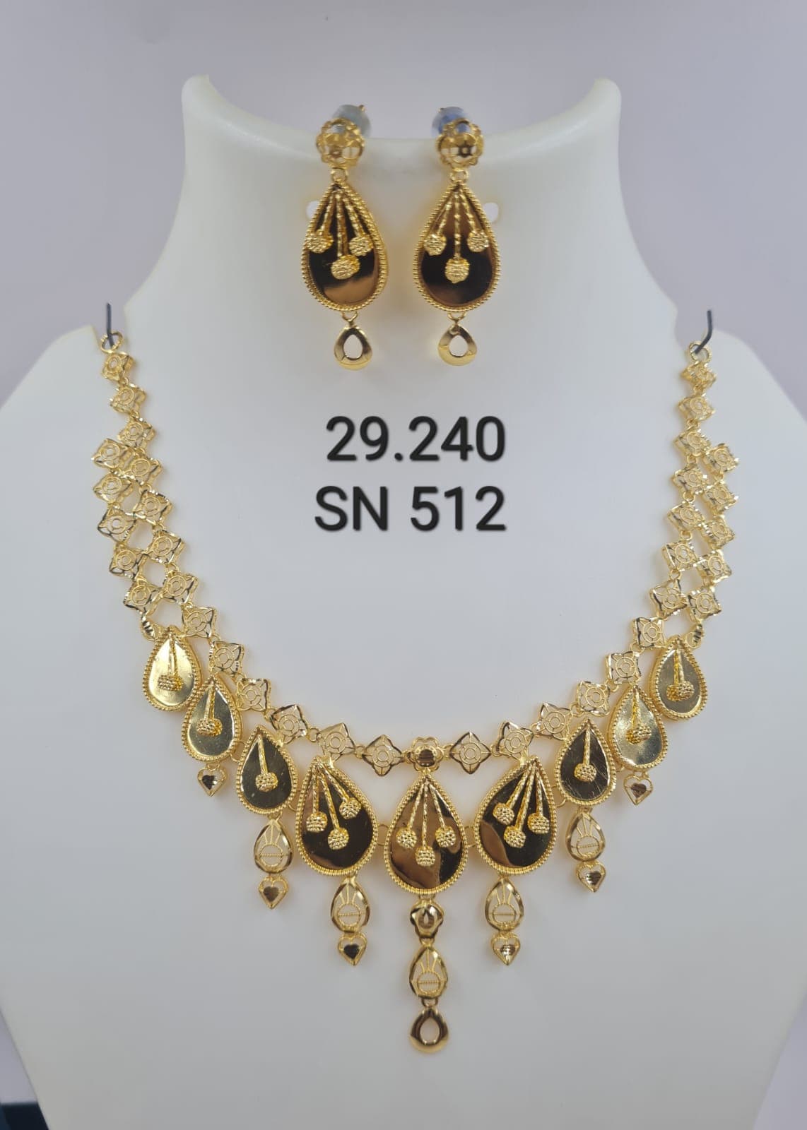 Intricate Gold Necklace Set