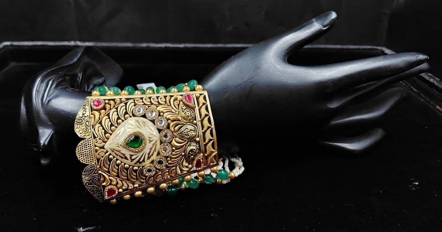 Ornate 18K Gold Kundan Cuff Bracelet